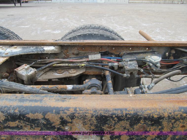 image for item J3339 1995 Kenworth W900 cab and chassis