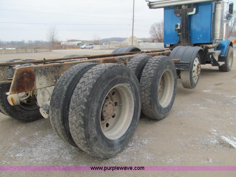 image for item J3339 1995 Kenworth W900 cab and chassis