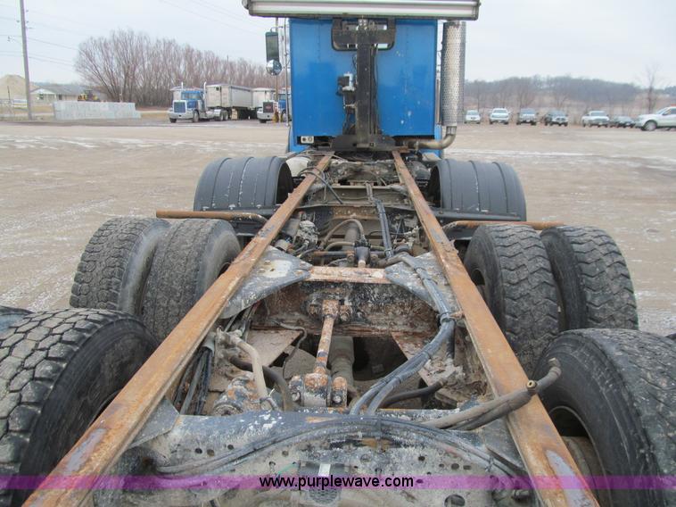 image for item J3339 1995 Kenworth W900 cab and chassis