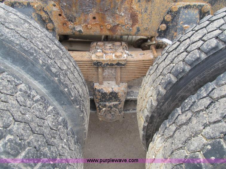 image for item J3339 1995 Kenworth W900 cab and chassis