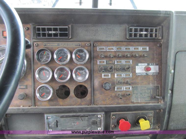 image for item J3339 1995 Kenworth W900 cab and chassis