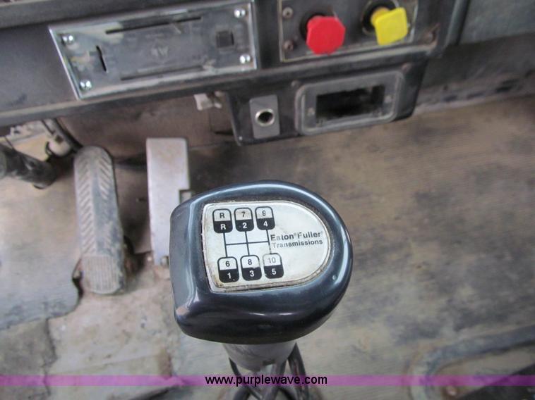 image for item J3339 1995 Kenworth W900 cab and chassis