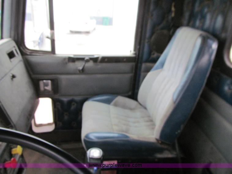 image for item J3339 1995 Kenworth W900 cab and chassis