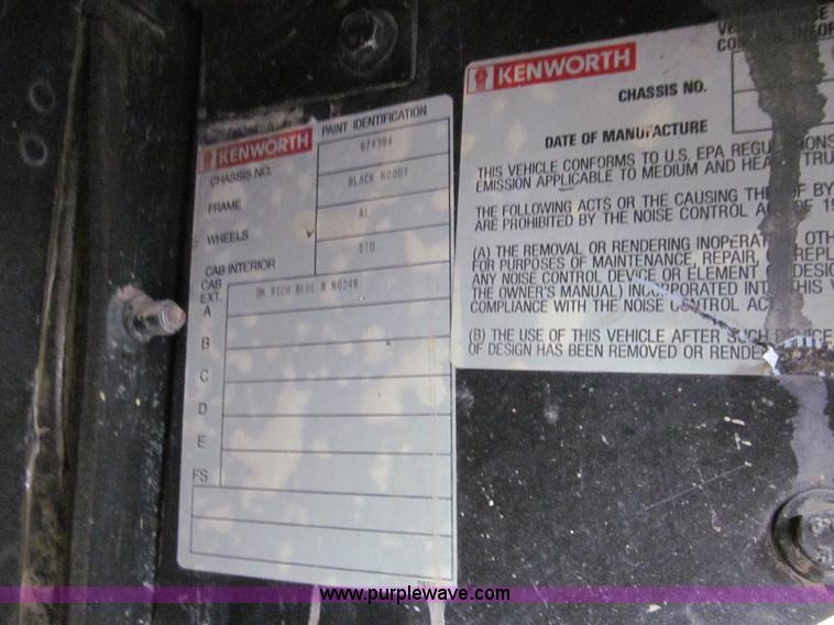 image for item J3339 1995 Kenworth W900 cab and chassis