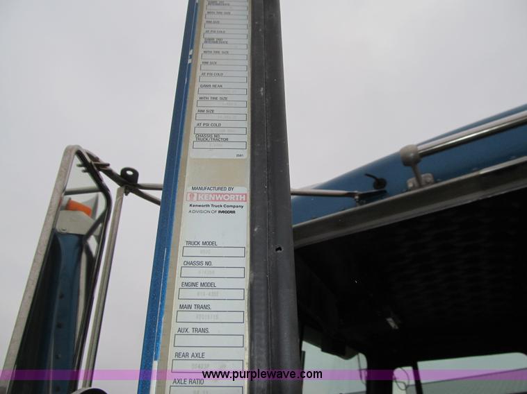 image for item J3339 1995 Kenworth W900 cab and chassis