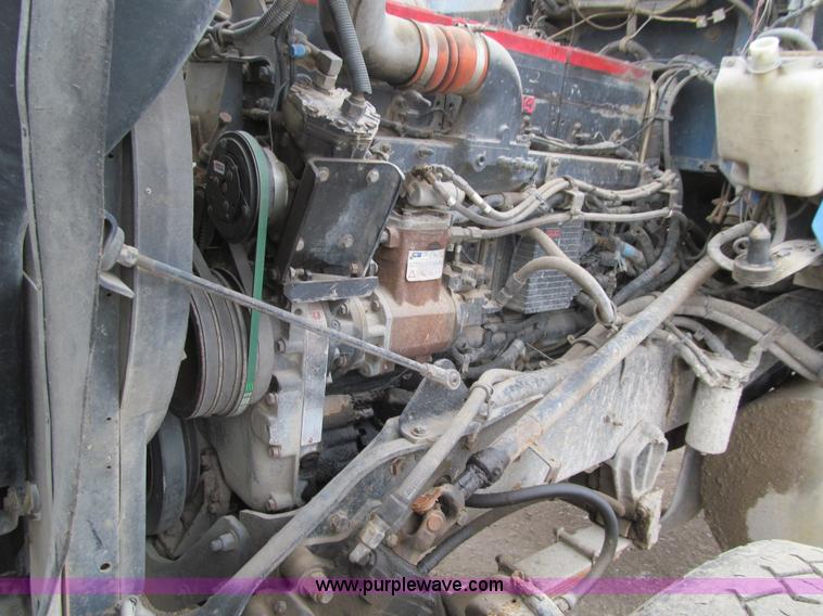 image for item J3339 1995 Kenworth W900 cab and chassis