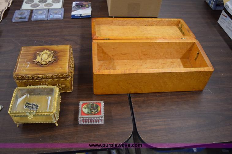 image for item AY9031 Fire proof safe