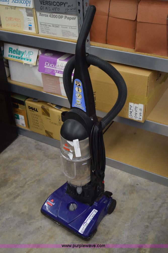 Bissell vacuum in Wichita, KS Item AY9032 sold Purple Wave