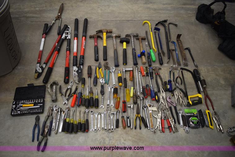 image for item AY9039 Assorted tools
