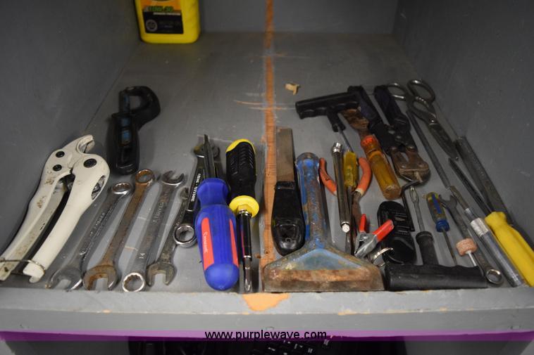 image for item AY9039 Assorted tools