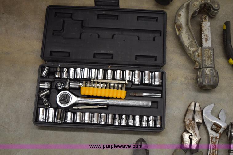 image for item AY9039 Assorted tools