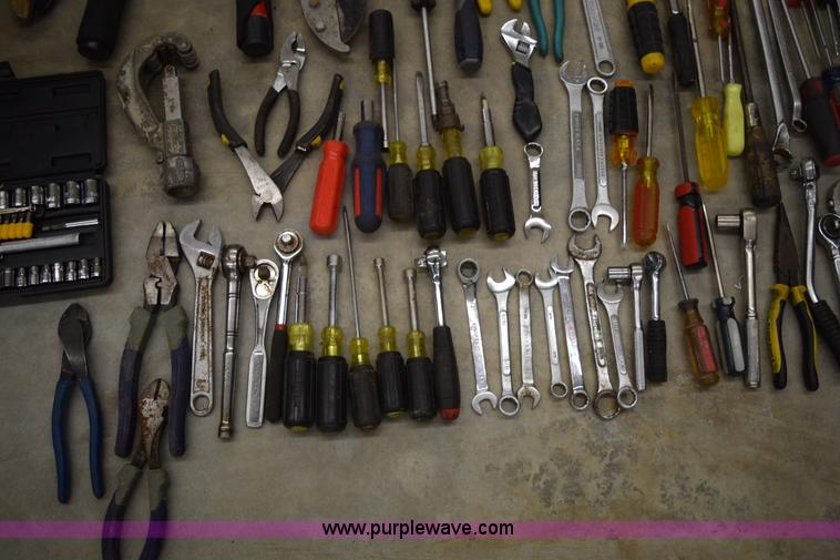 image for item AY9039 Assorted tools