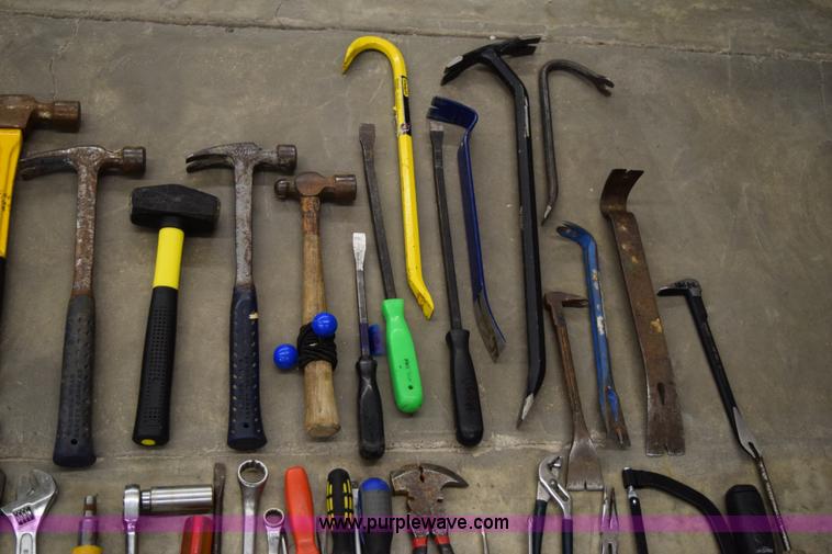 image for item AY9039 Assorted tools