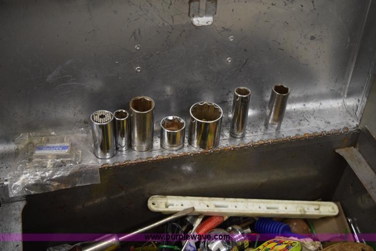 image for item AY9039 Assorted tools