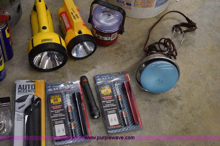 image for item AY9039 Assorted tools