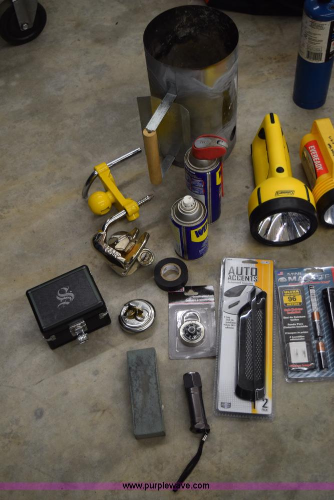 image for item AY9039 Assorted tools