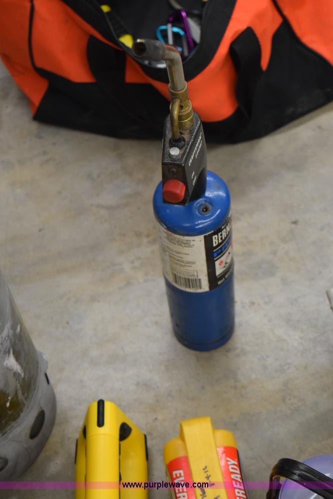 image for item AY9039 Assorted tools