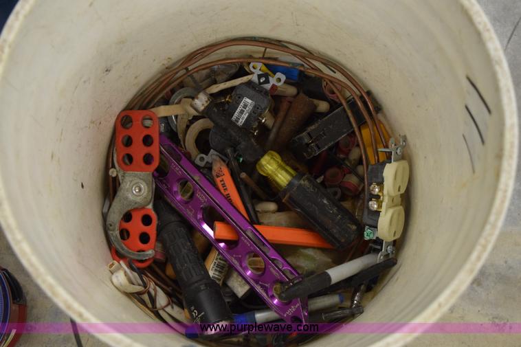 image for item AY9039 Assorted tools