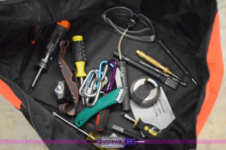 image for item AY9039 Assorted tools