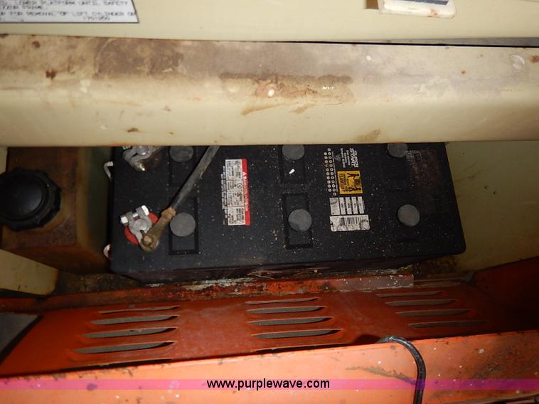 image for item AY9212 JLG Commander CM2033 scissor lift