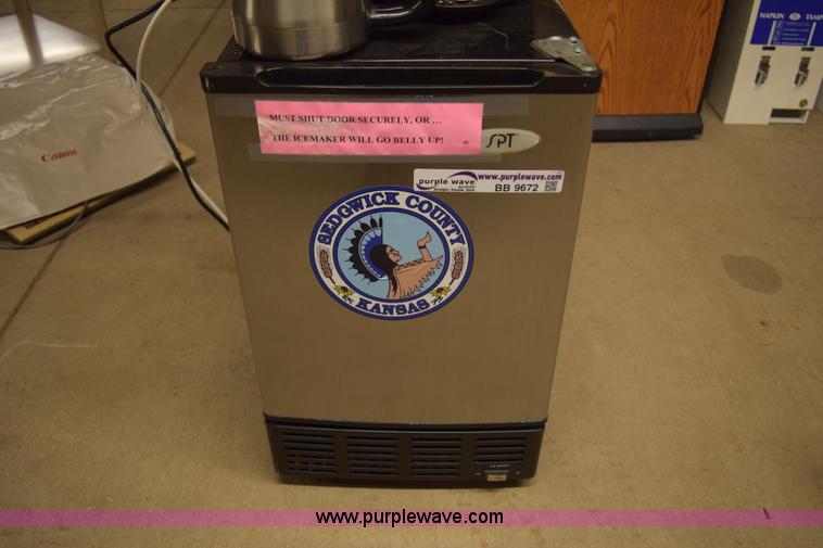 image for item BB9672 Assorted restaurant equipment