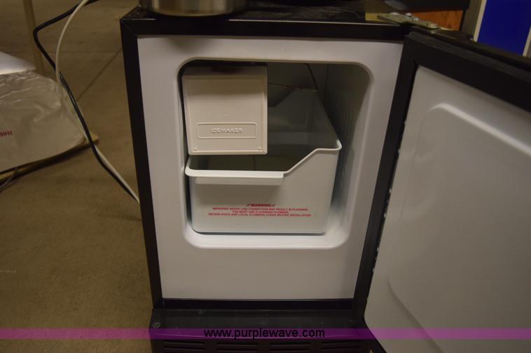 image for item BB9672 Assorted restaurant equipment