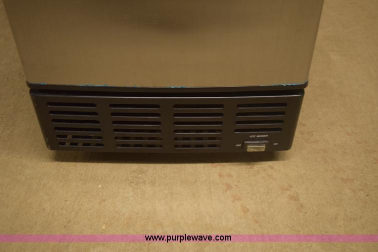 image for item BB9672 Assorted restaurant equipment