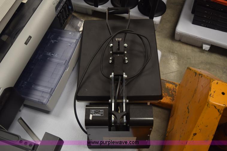 image for item BB9708 Assorted electronics