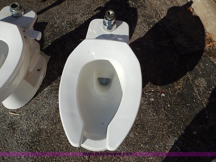(5) Eljer preschool toilets in Topeka, KS Item BC9881 sold Purple Wave