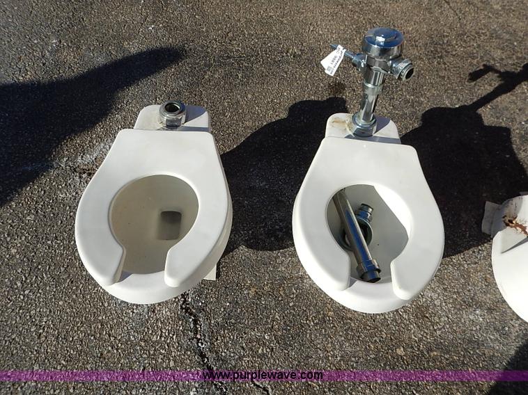 (5) Eljer preschool toilets in Topeka, KS Item BC9881 sold Purple Wave