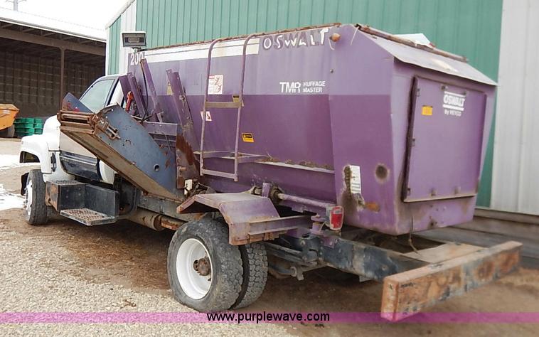 image for item BC9887 1992 GMC TopKick feed truck