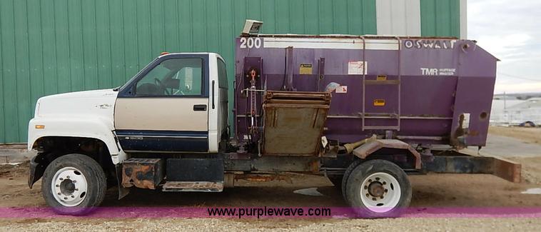 image for item BC9887 1992 GMC TopKick feed truck