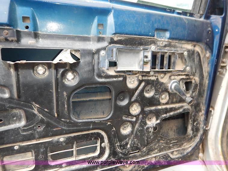 image for item BC9887 1992 GMC TopKick feed truck