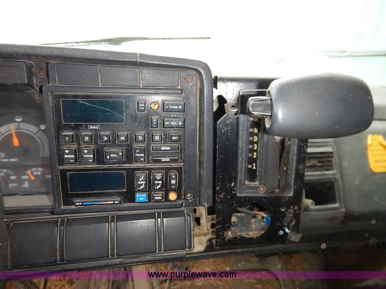 image for item BC9887 1992 GMC TopKick feed truck