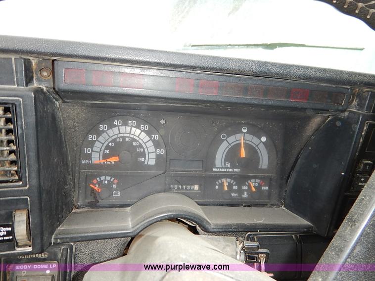 image for item BC9887 1992 GMC TopKick feed truck