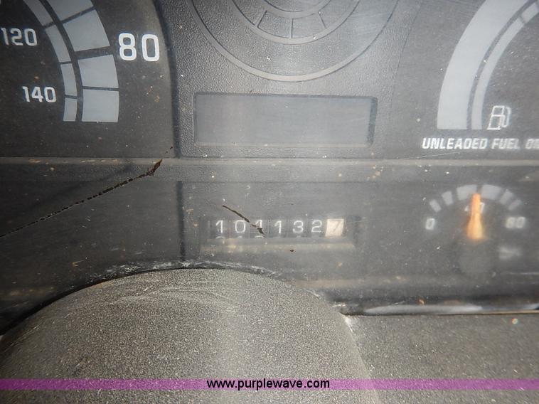 image for item BC9887 1992 GMC TopKick feed truck