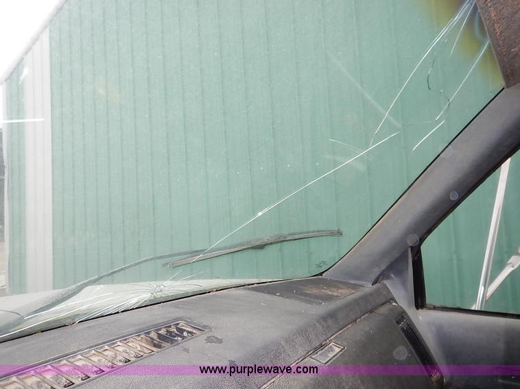 image for item BC9887 1992 GMC TopKick feed truck