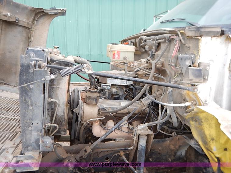 image for item BC9887 1992 GMC TopKick feed truck