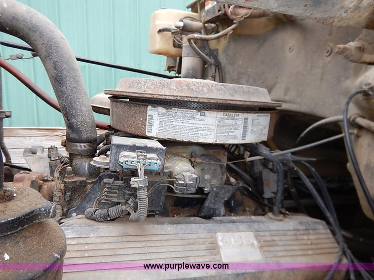 image for item BC9887 1992 GMC TopKick feed truck