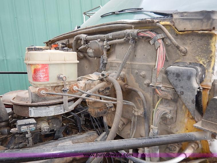 image for item BC9887 1992 GMC TopKick feed truck