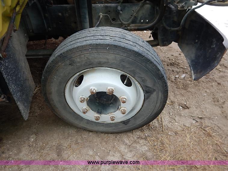 image for item BC9887 1992 GMC TopKick feed truck