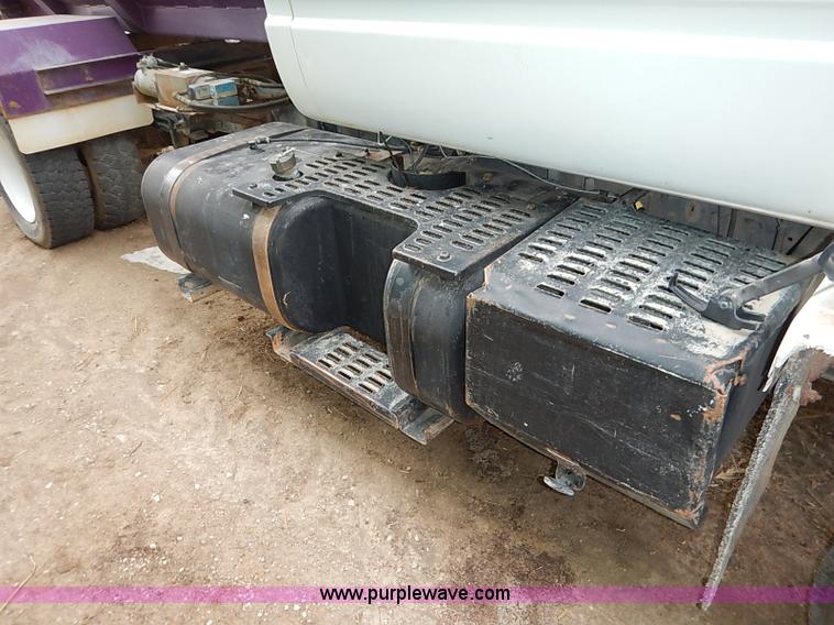 image for item BC9887 1992 GMC TopKick feed truck