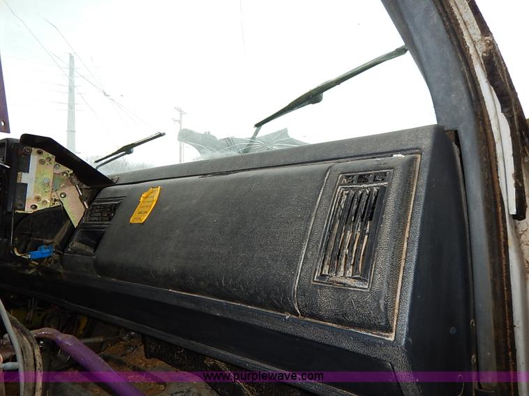 image for item BC9887 1992 GMC TopKick feed truck