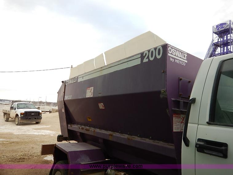 image for item BC9887 1992 GMC TopKick feed truck