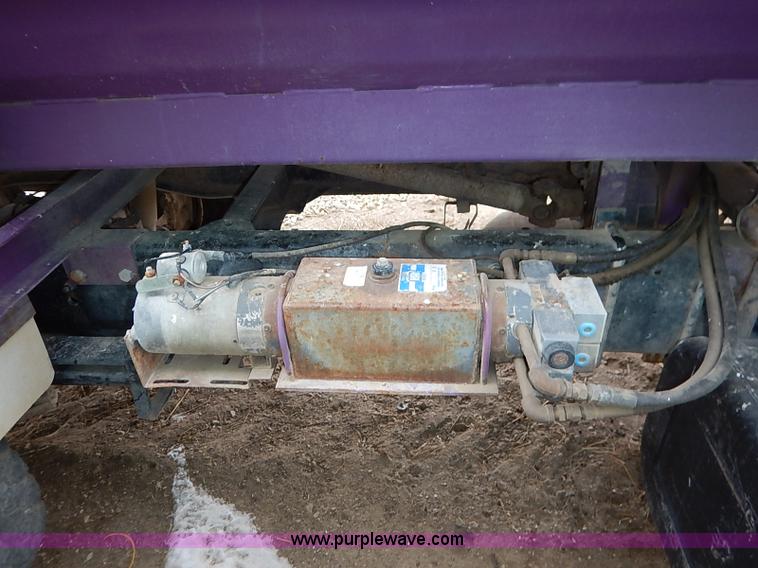 image for item BC9887 1992 GMC TopKick feed truck