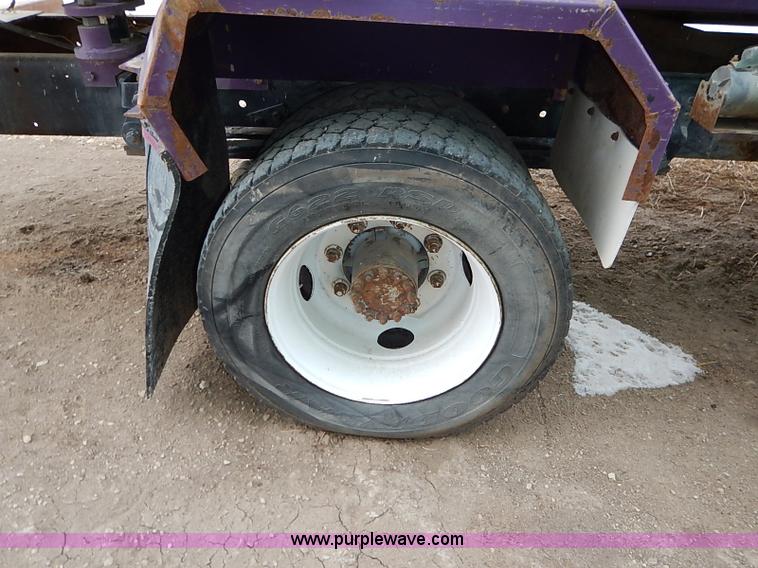 image for item BC9887 1992 GMC TopKick feed truck