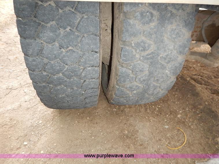 image for item BC9887 1992 GMC TopKick feed truck