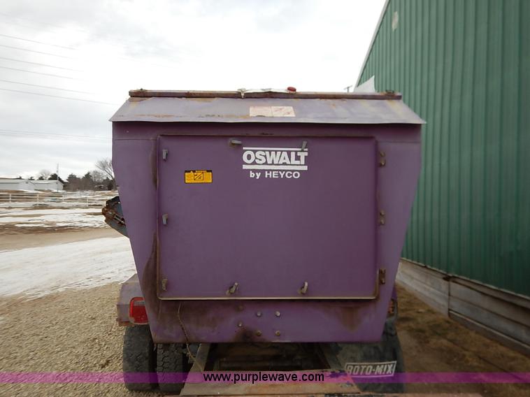 image for item BC9887 1992 GMC TopKick feed truck