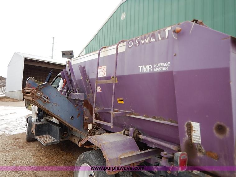 image for item BC9887 1992 GMC TopKick feed truck