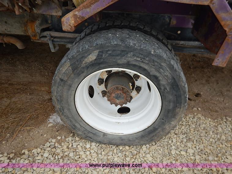 image for item BC9887 1992 GMC TopKick feed truck